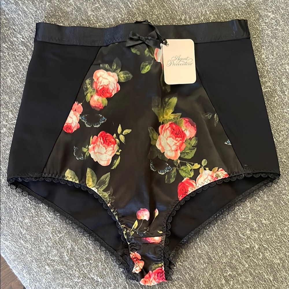 Floral Black Women's Shorts